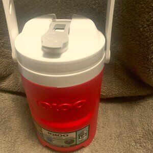 Igloo Playmate Elite 16 Quart Cooler with Half Gallon Jug